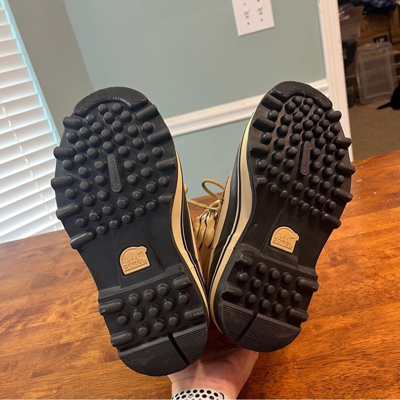 Sorel women’s Caribou boot size 6 tan black - Picture 8 of 9